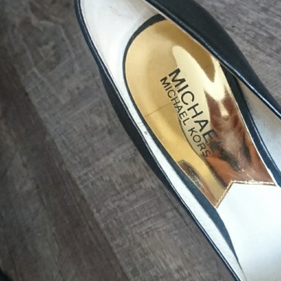 Michael kors heels - Picture 3 of 4